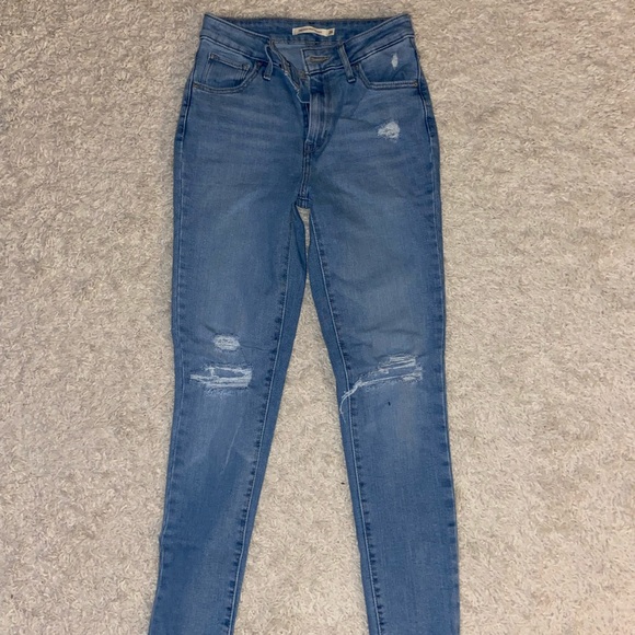 Levi’s Ripped Skinny Jeans - Picture 1 of 4
